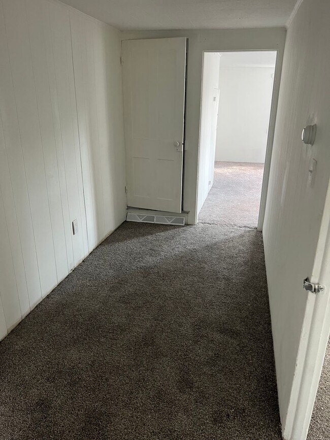 314 E Pine St. Unit 2, Millville, NJ 08332 Room for Rent in Millville
