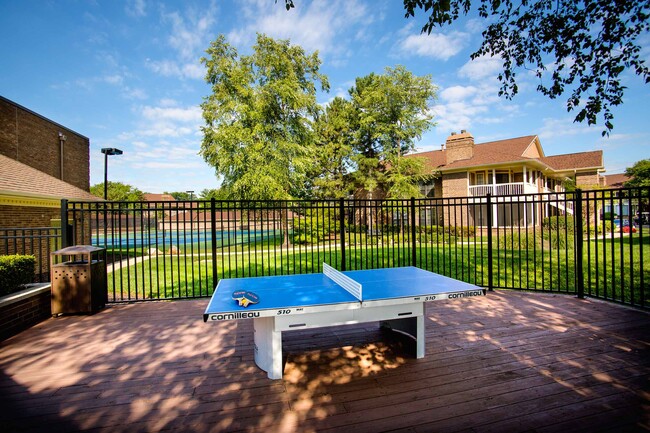 Outdoor ping pong table - Willow Lake Apartments