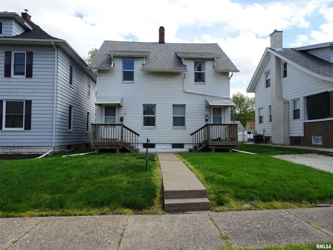 Primary Photo - 2 Bedroom Duplex in Moline