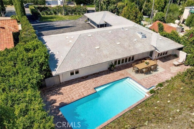 Foto del edificio - 4450 Hayvenhurst Ave