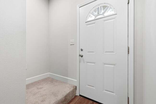 Foto del edificio - 503 Arbor Lake Dr