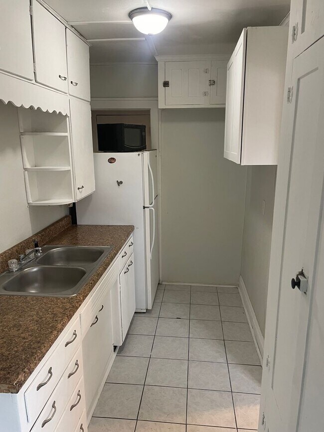 Foto del edificio - 1123 W 23rd St