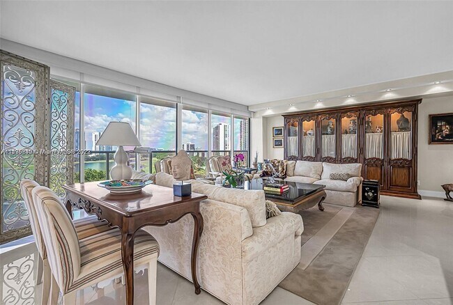 Foto del edificio - 20281 E Country Club Dr