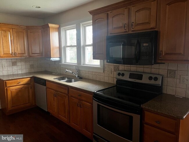 Building Photo - 125 Tilton St