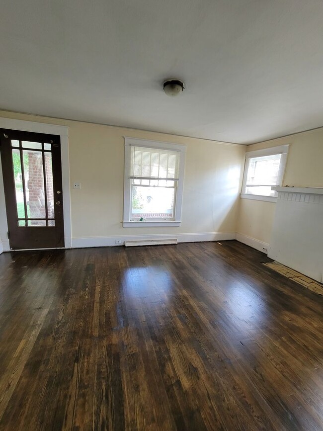 Building Photo - Affordable 3 BR on Tipton!