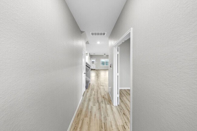 Foto del edificio - Welcome to Your Solar Powered Home w/ Tesl...