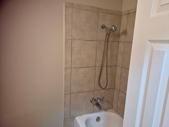 Building Photo - 5629 Queen Mary Ln