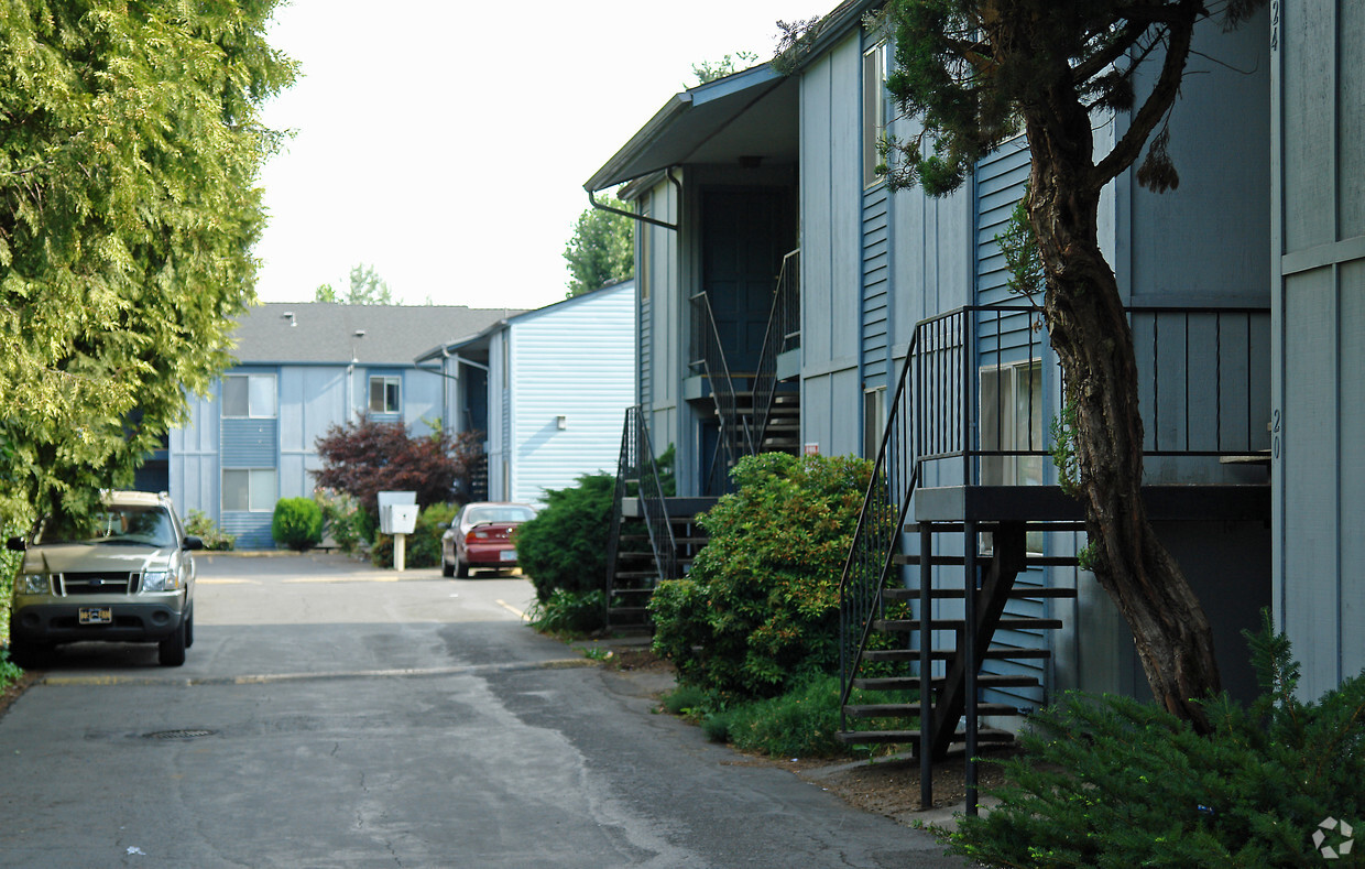 Building Photo - Hideaway Court