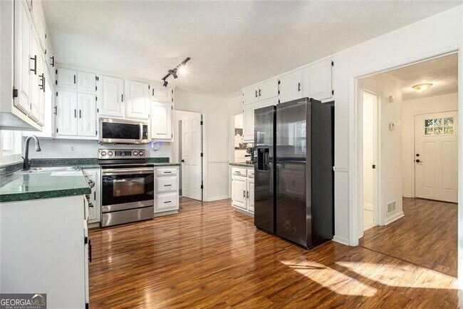 Foto del edificio - 8212 Lullwater Ct