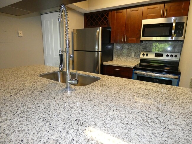 Foto del edificio - 5740 Rock Island Rd