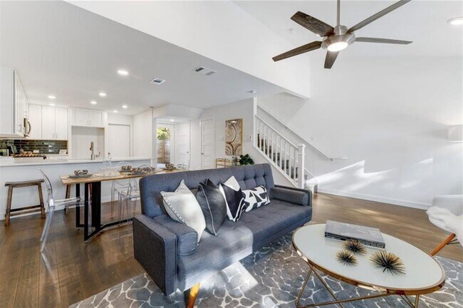 Foto del edificio - 6712 Hart Ln