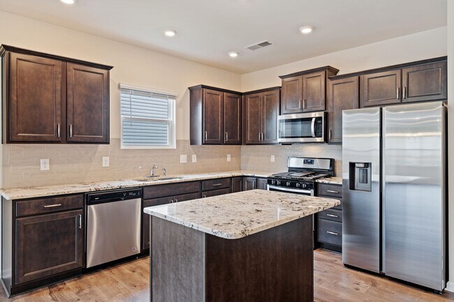 Building Photo - 3BR, 2BA home in the heart of the Triangle!