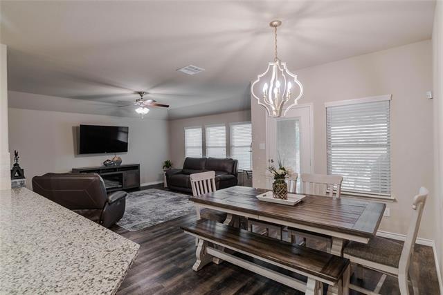 Foto del edificio - 562 Jamestown Ln