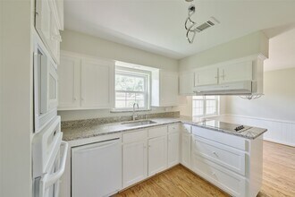 Building Photo - 12402 Stafford Springs Dr