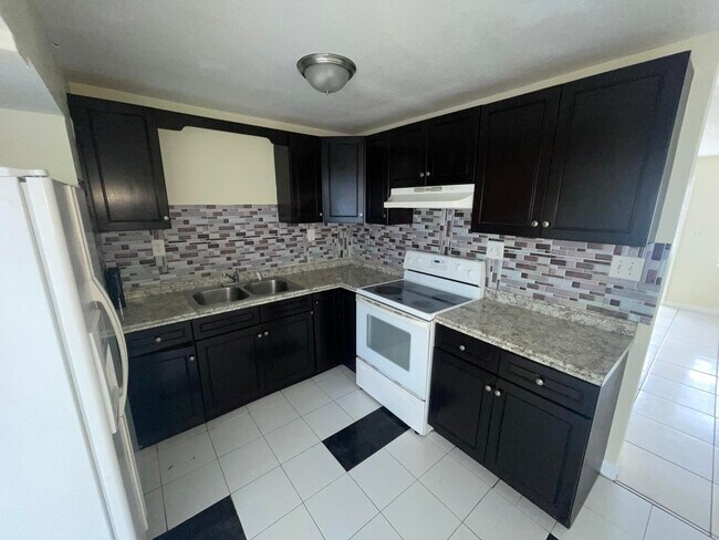 Foto del edificio - 5320 Harriet Pl