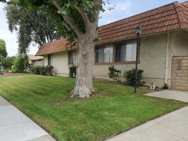 Building Photo - 505 W Berkeley Ct