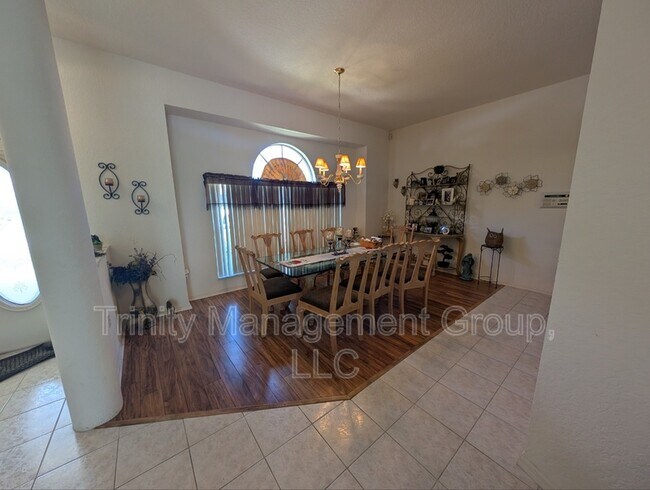 Foto del edificio - 8925 Helmsly Ln