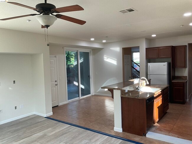 Foto del edificio - 1360 Tiffany Dr