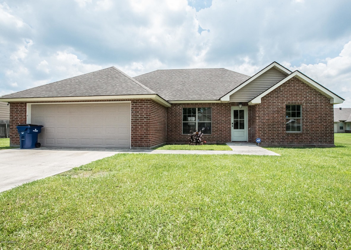 Primary Photo - 143 Fox Trot Ln