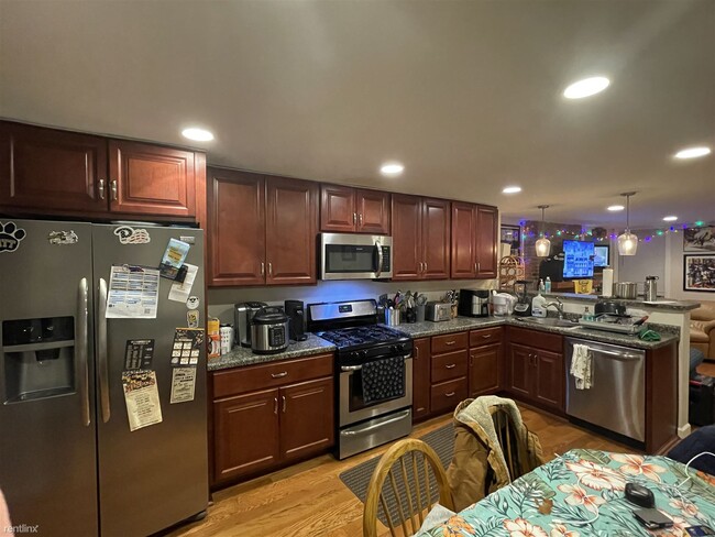 Foto del edificio - 4 br, 2.5 bath House - 2619 Jane St
