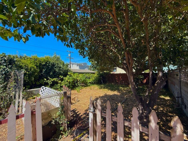 Building Photo - Welcome to this charming home in Ocean Beach!