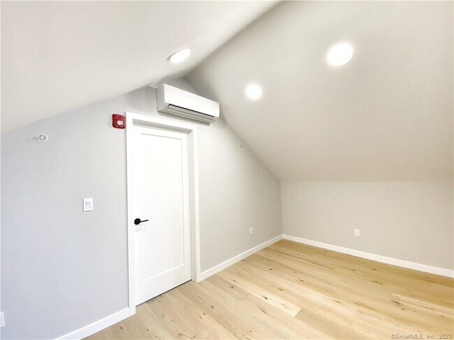Foto del edificio - 5 Mott Ave