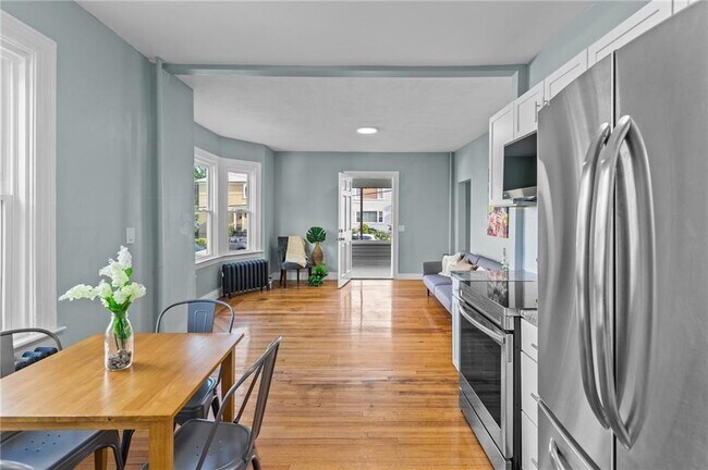 Foto del edificio - 61 Waterman Ave