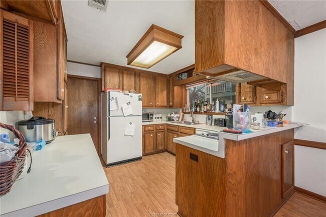 Building Photo - 1203 Hardwood Ln