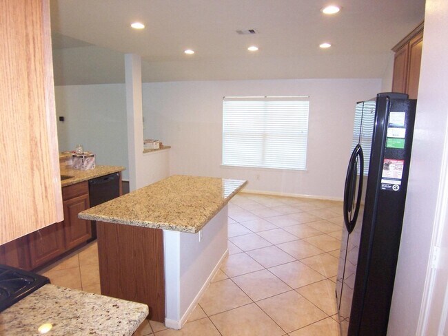 Foto del edificio - 25910 N Lakefair Dr
