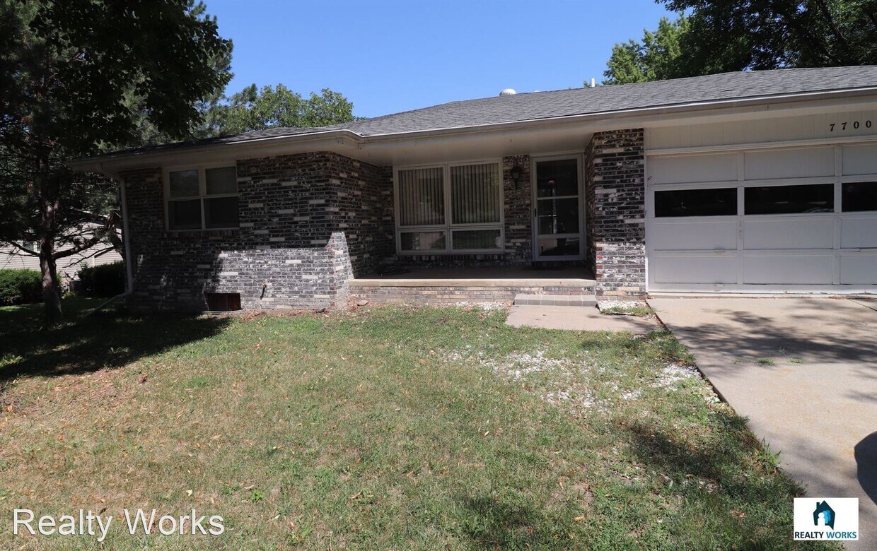 Foto principal - 2 br, 2 bath House - 7700 Lake St