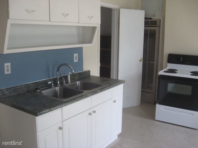 Foto del edificio - 1 br, 1 bath Apartment - 2625 S Lenox St