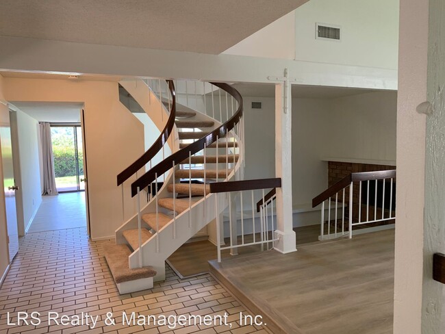 Building Photo - 4 br, 3 bath House - 16969 Avenida De Sant...