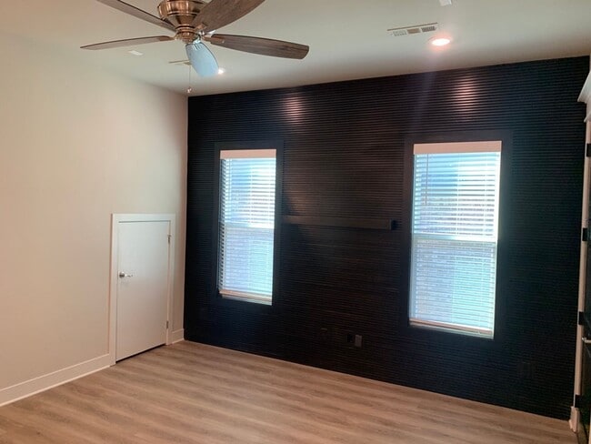 Foto del edificio - PRE LEASING 3 BED HOUSE AUGUST 2024! 4 MIN...