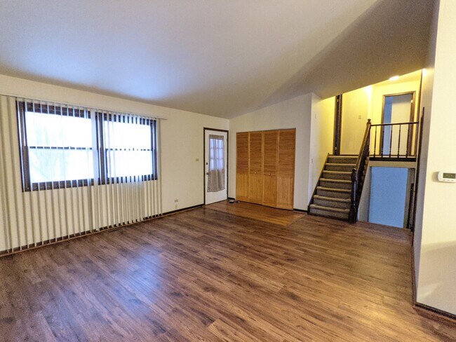 Building Photo - 1690 Dover Ct