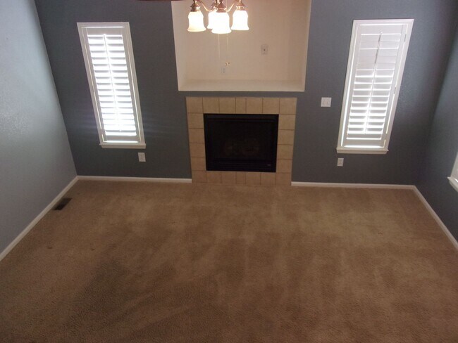 Foto del edificio - 8361 Newbury Way