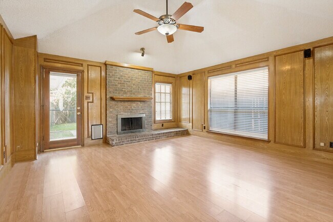 Building Photo - Charming 3BD Home in Far North Dallas