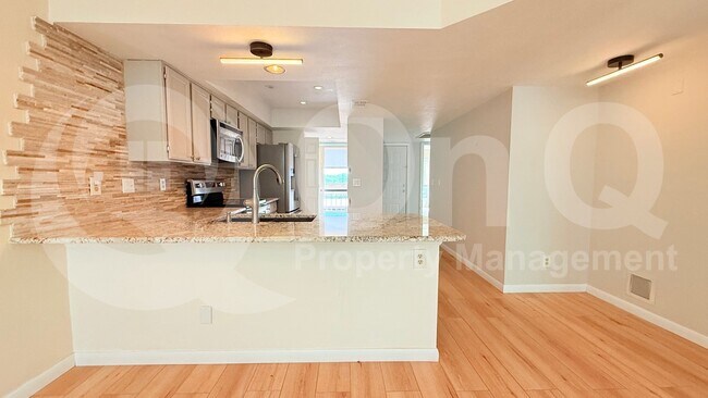 Foto del edificio - 8651 E Royal Palm Rd