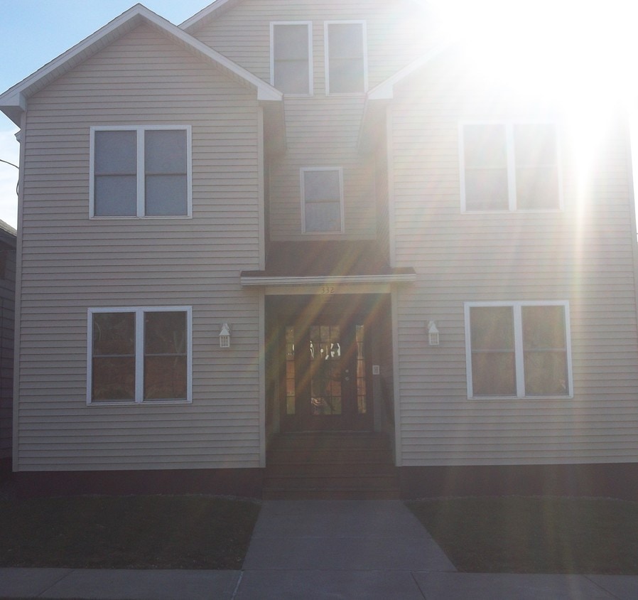 Primary Photo - 332 Green St