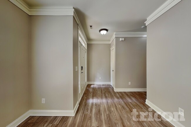 Building Photo - 6723 Dunton St