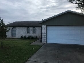 Building Photo - 3215 Wind Song Dr
