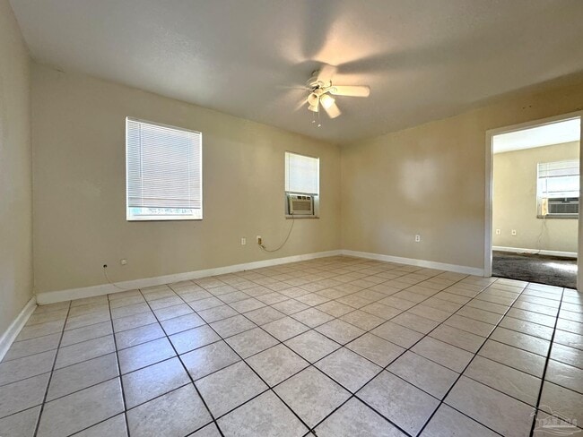 Building Photo - 2 Ellis Dr