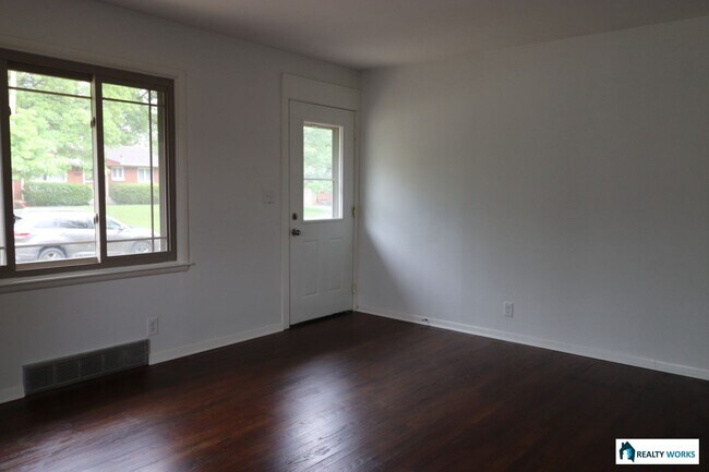 Foto del edificio - Won't last long, 3 bedroom, 2 bath house f...