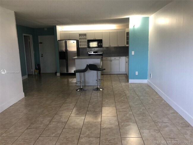 Building Photo - 14850 Naranja Lakes Blvd