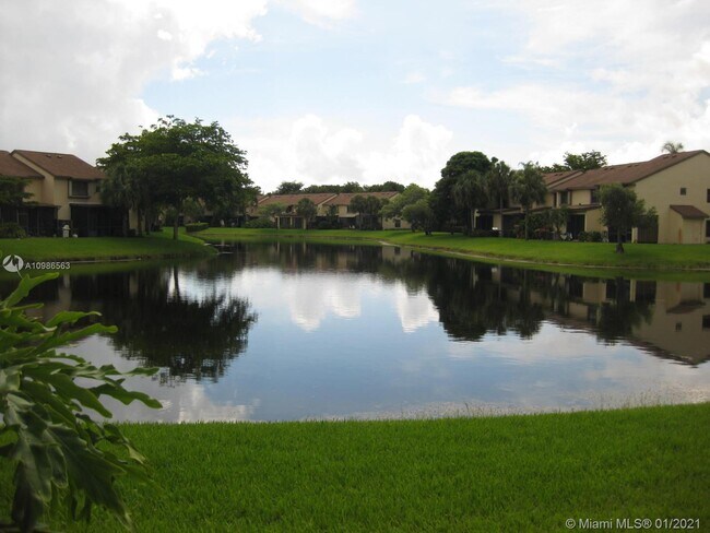 Foto del edificio - 3964 Cocoplum Cir
