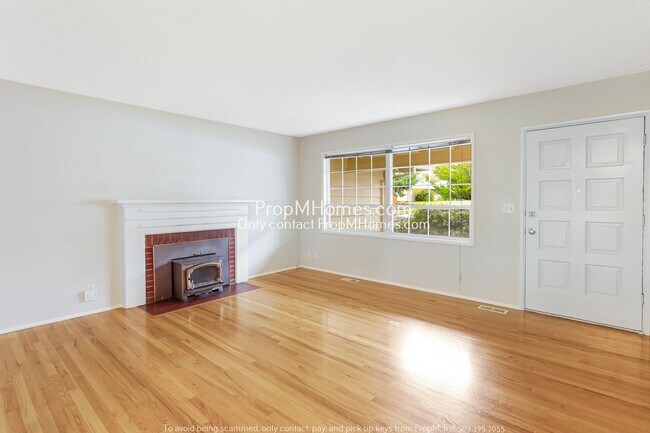Foto del edificio - Charming Three-Bedroom Haven in the Heart of Cedar Hills!