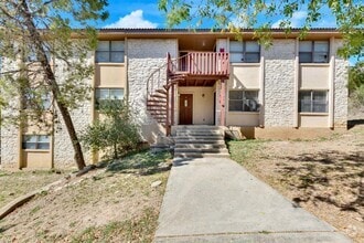 Building Photo - 908 N LBJ Dr