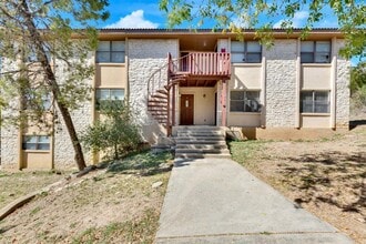 Building Photo - 908 N LBJ Dr