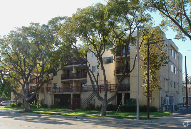 Building Photo - Lacy and Raitt Apartments