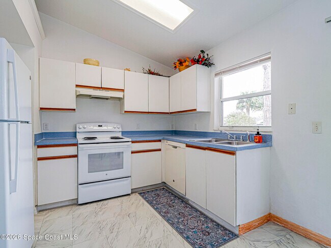 Foto del edificio - 483 Melrose Ln