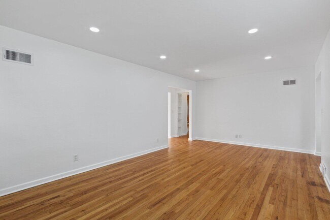Foto del edificio - 504 Roland Ave
